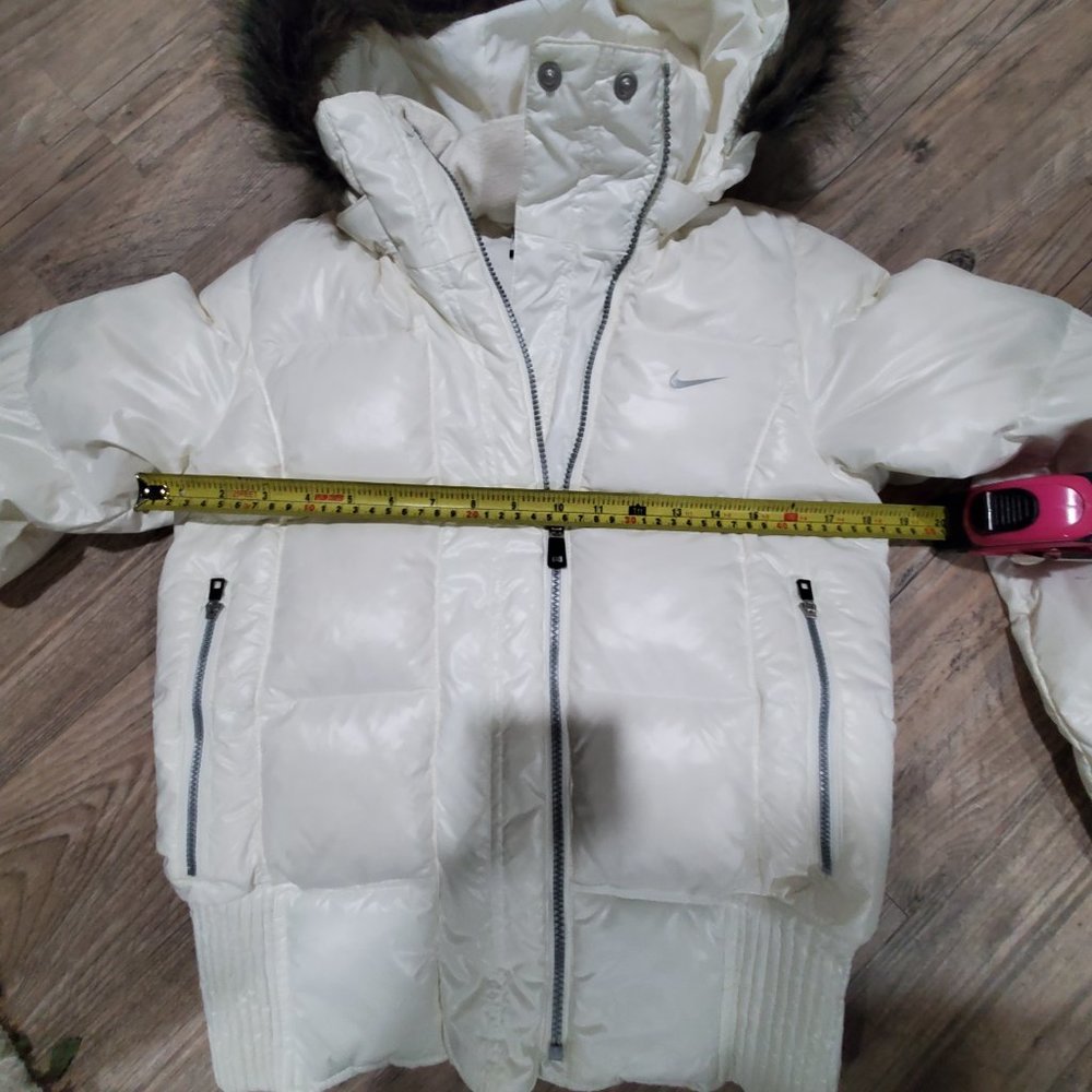 Nike Size Small Swoosh White Hooded Down Puffer Jacket - Picture 2 of 4